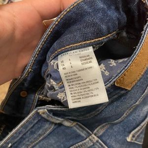 American Eagle Ripped mom jeans•size 6 regular•Accidentally bought too small